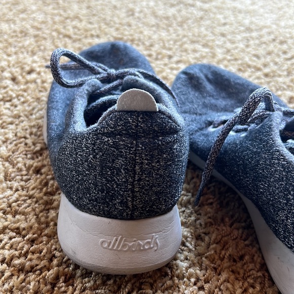 ALLBIRDS WOOL RUNNERS - WOMEN’S 9 - Picture 2 of 4